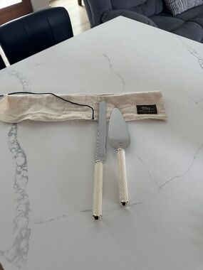 Michael Aram Cake Knife and Setting Set